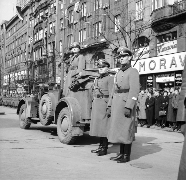 Nacistická přehlídka na Václavském náměstí v březnu 1939.