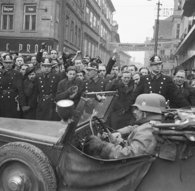 Příjezd německých okupačních vojsk do Prahy, březen 1939.