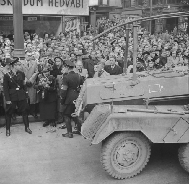 Průjezd německých vojáků Václavským náměstím, říjen 1939.
