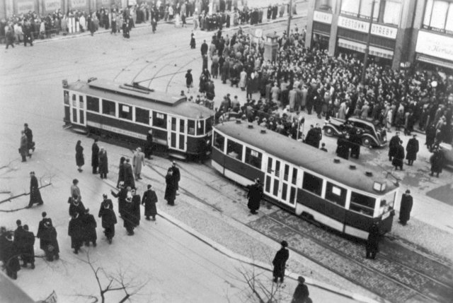 Demonstrace proti okupantům na Václavském náměstí dne 28. října 1939