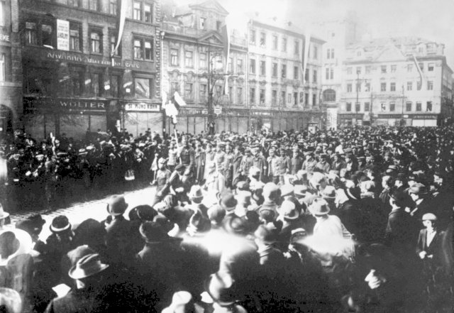 Manifestace během vzniku samostatného Československa roku 1918.