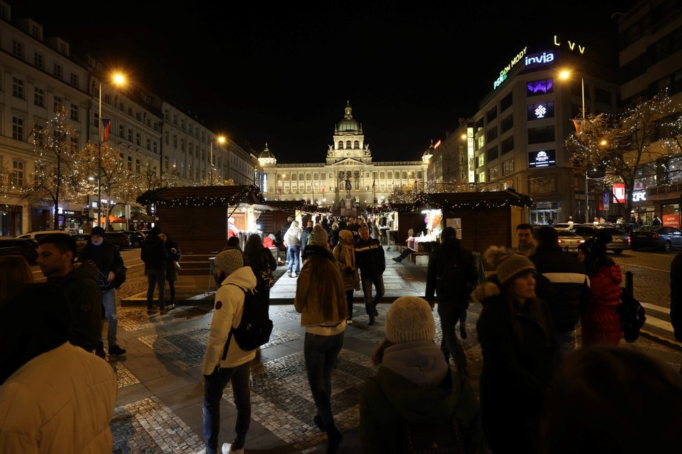 Trhy na Václavském náměstí. (27. listopadu 2021)