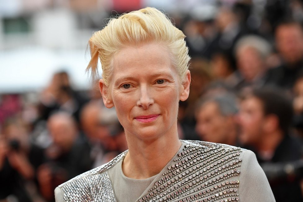 Herečka Tilda Swinton má specifický, androgynní vzhled.