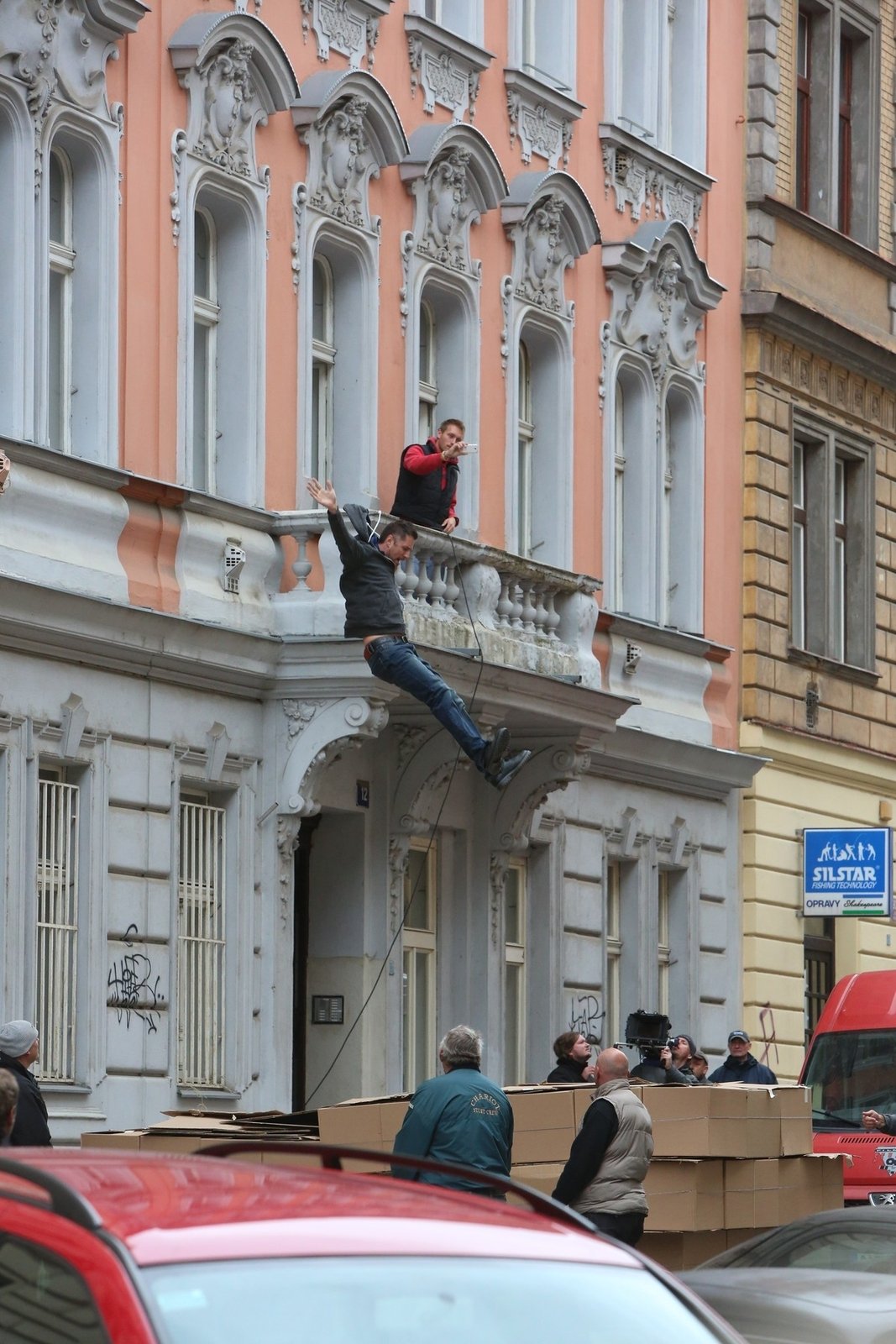 ...už skáču, padám, letím...