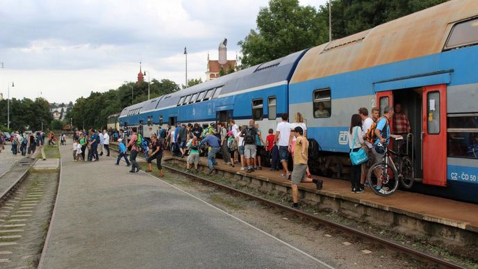 Vagony řady Bmto na nádraží Praha - Braník na trati Posázavského Pacifiku