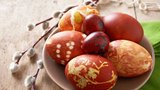 Velikonoce: Obarvěte vajíčka přírodními barvami  
