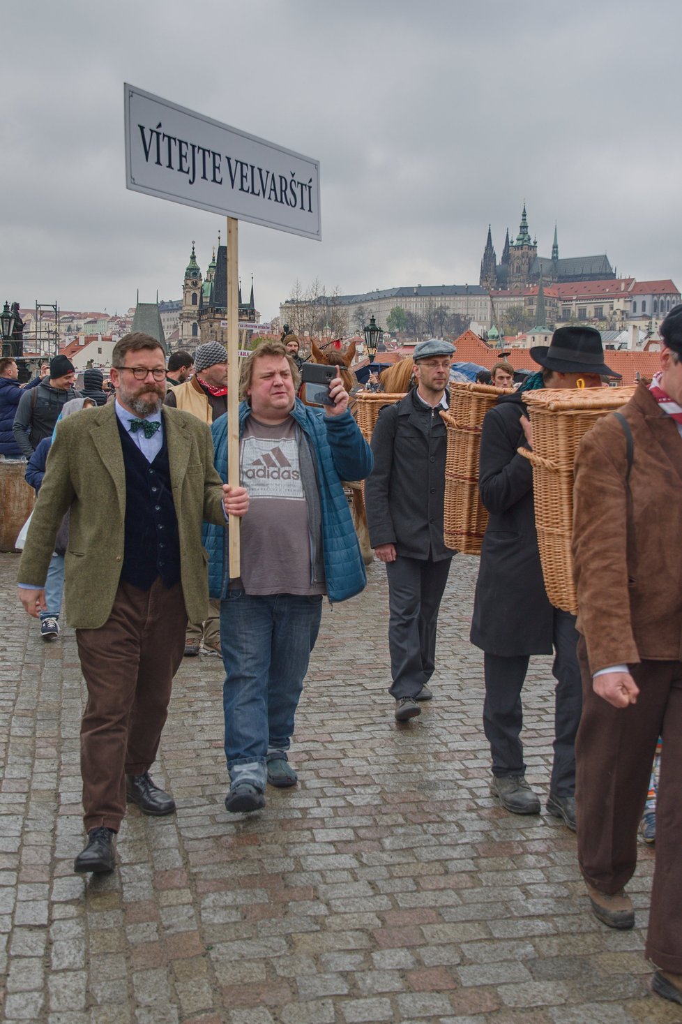 Vajíčkobraní na Karlově mostě, 14. dubna 2019.