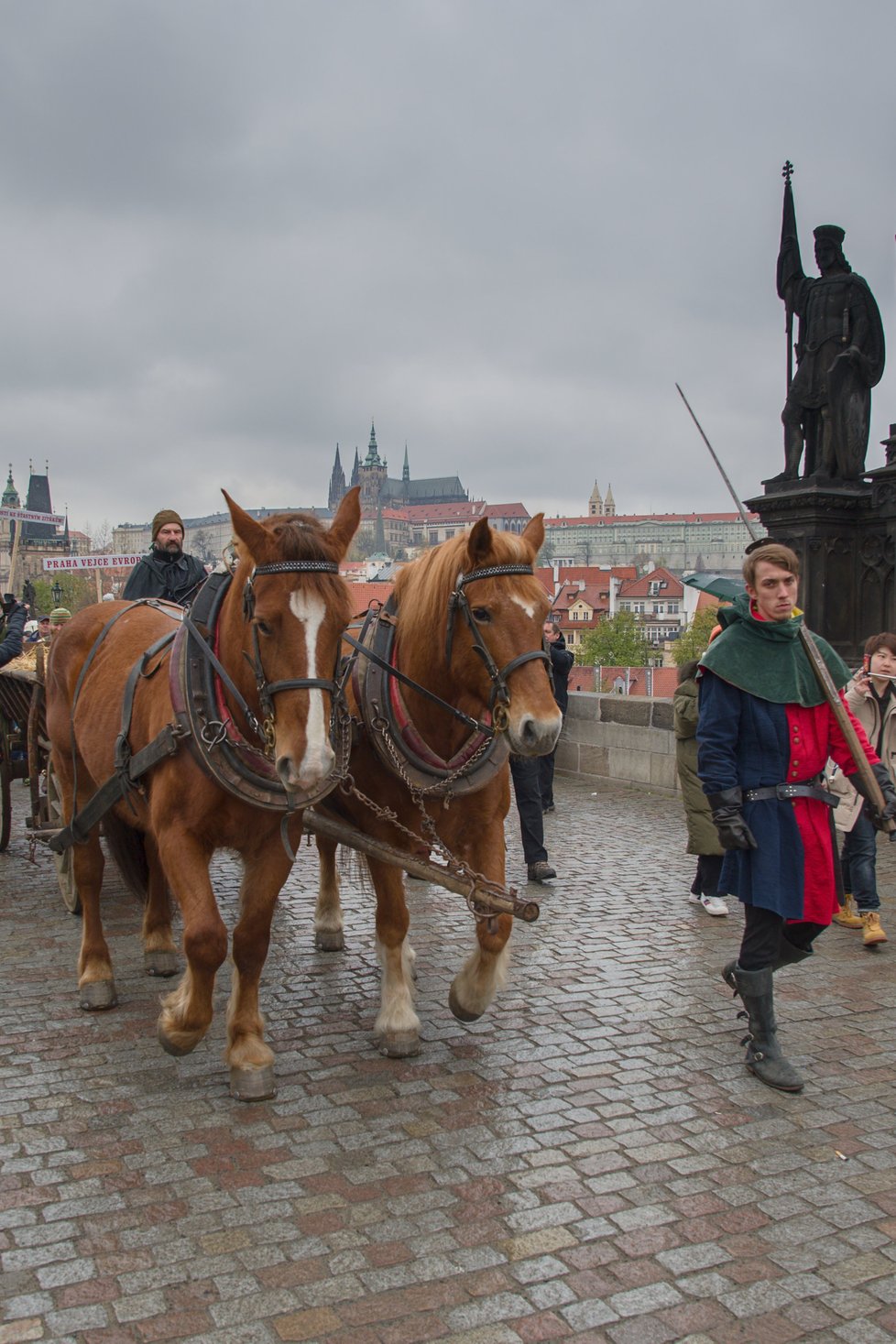 Vajíčkobraní na Karlově mostě, 14. dubna 2019.