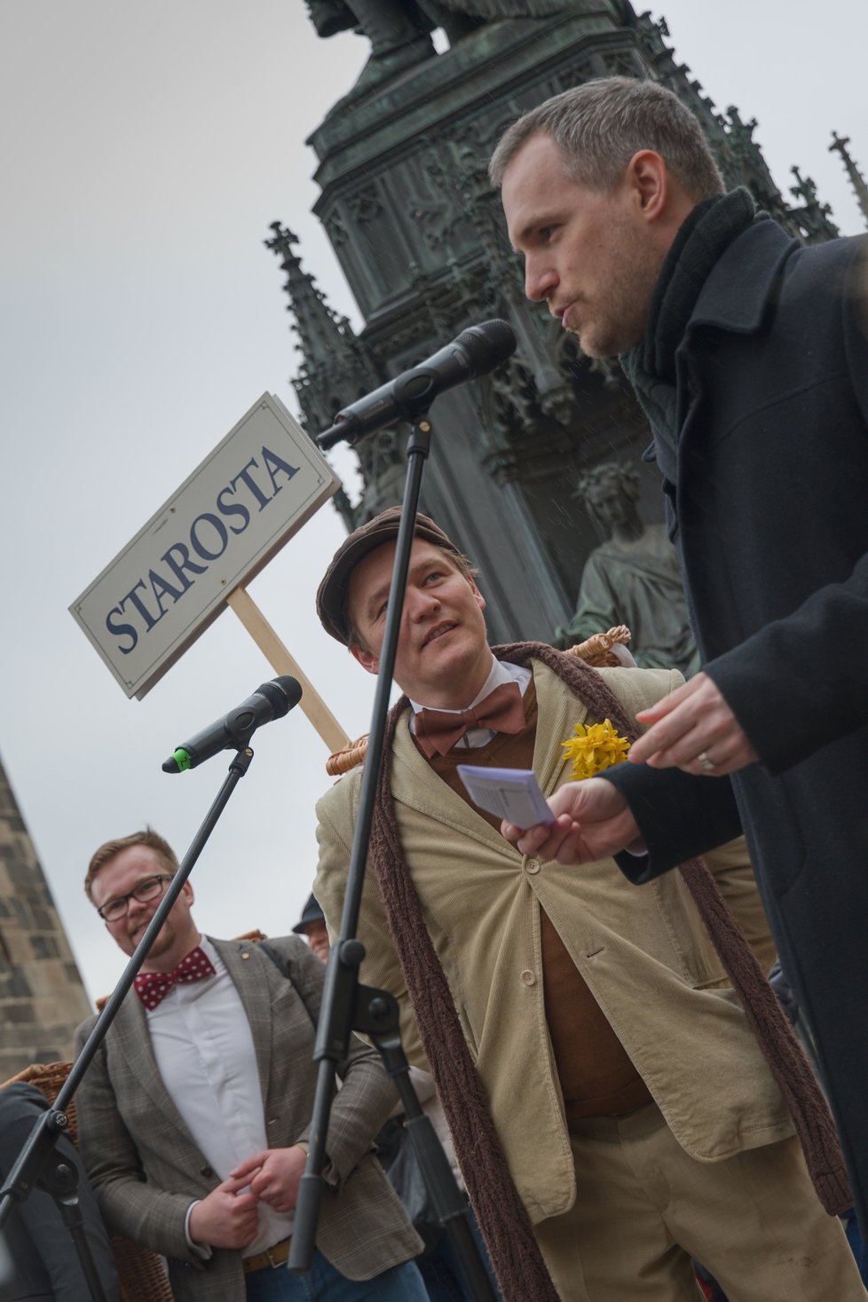 Vajíčkobraní na Karlově mostě, 14. dubna 2019.