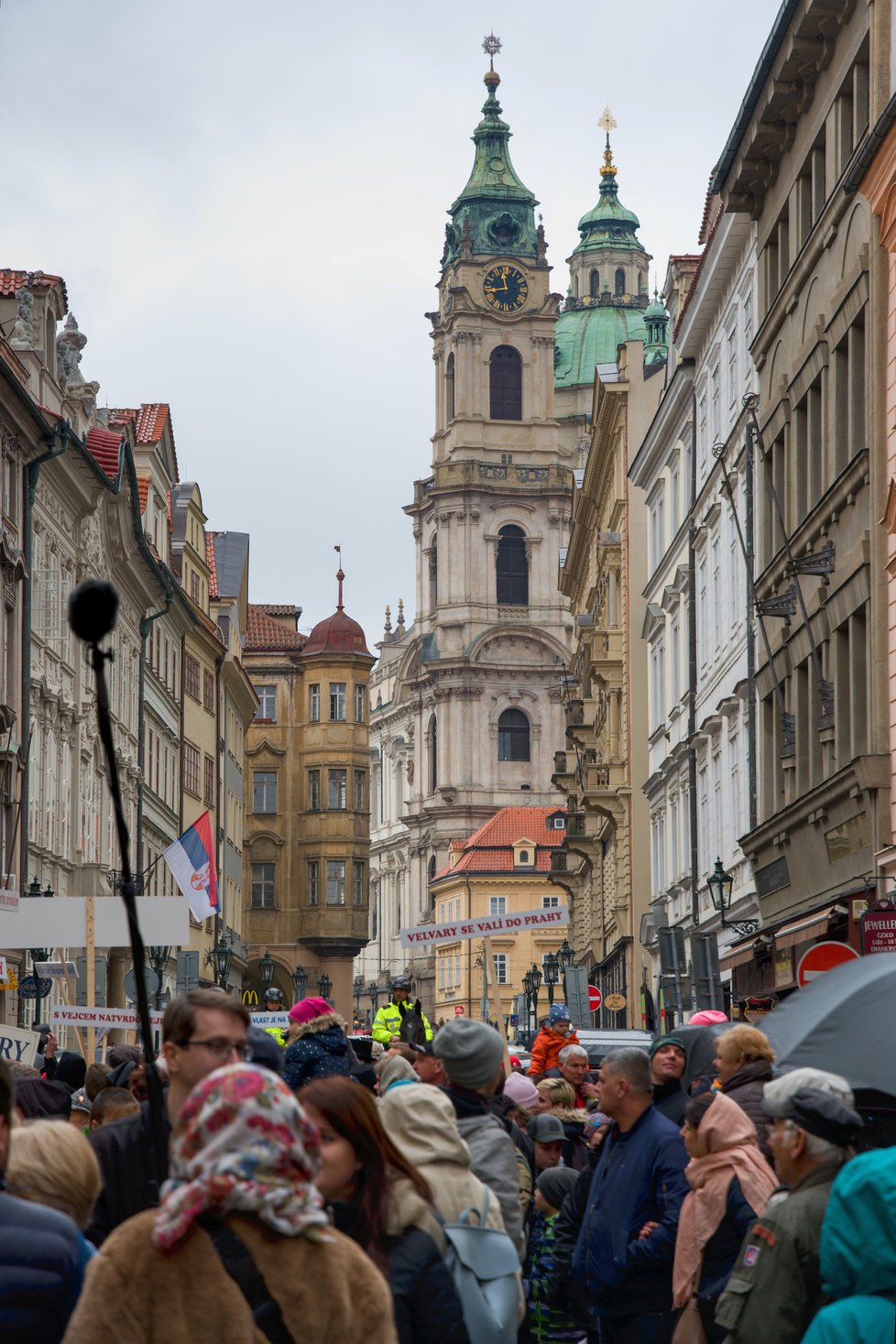 Vajíčkobraní na Karlově mostě, 14. dubna 2019.