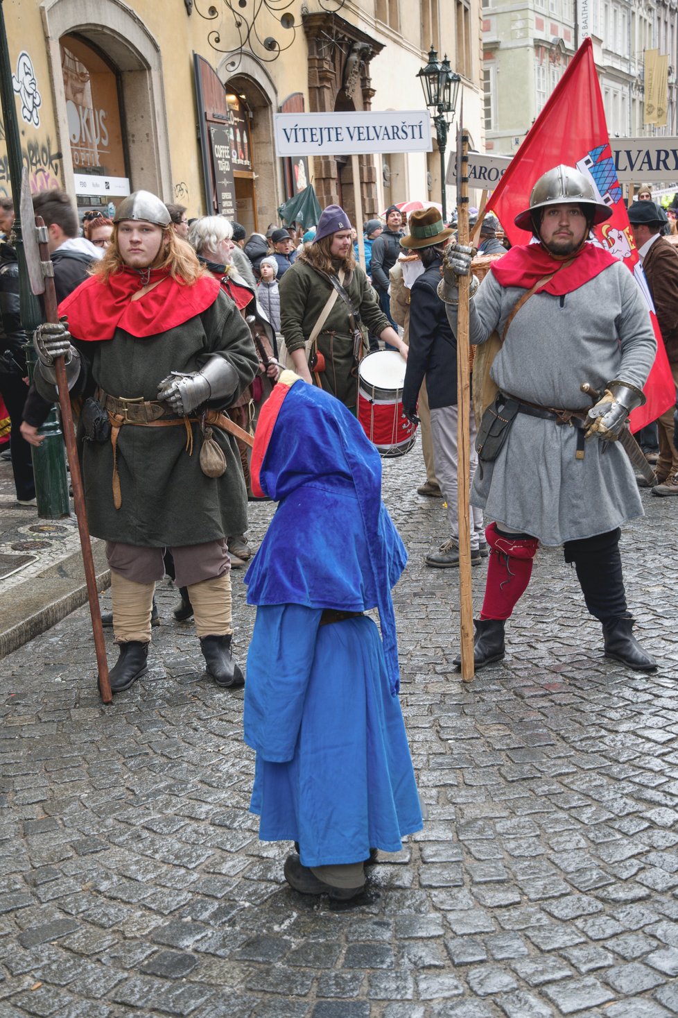 Vajíčkobraní na Karlově mostě, 14. dubna 2019.