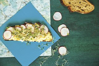 Svačiny na výlet i na piknik: Hrnkové muffiny s ovocem, nejlepší vajíčková pomazánka a škvarkové tyčinky
