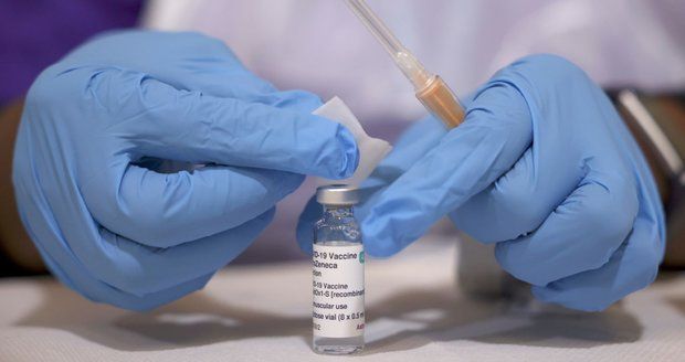 Bitva o vakcíny: Česko vlastní chybou ostrouhá, nedostane ani lahvičku Pfizeru navíc