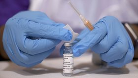 Očkování proti covid-19 vakcínou společnosti AstraZeneca v Londýně (28. 3. 2021)