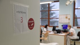 Vakcína proti covidu-19 od firem Pfizer/BioNTech už je v Česku. Na fotografii místnost v Ústřední vojenské nemocnici v pražských Střešovicích (27. 12. 2020).