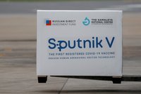 Sputnik V na Slovensku narazil. Nákup ruské vakcíny Matovičovi zarazila Kiskova strana