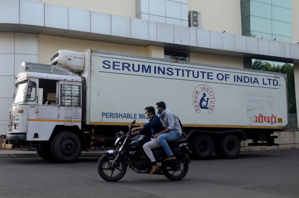 Serum Institute of India v Puné je největší výrobce vakcín.