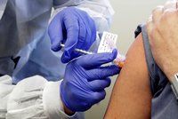 Očkování na covid: Dvě dávky jsou výrazně složitější než jedna. Bude nutná i třetí?