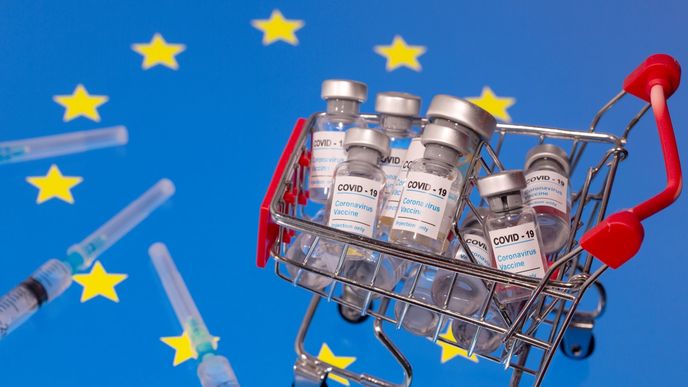 Země EU se rozhodly pro společný nákup vakcín pod hlavičkou EU. Teď řeší problémy.