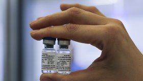 Rusko si stojí za tím, že jeho vakcína na koronavirus je účinná a bezpečná (11.8.2020)
