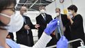 Ministr Blatný s premiérem dohlížejí na očkování v brněnské záložní nemocnici.
