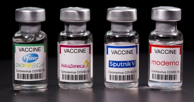 První dávka AstraZeneca a druhá Pfizer? Vědci vidí naději v míchání vakcín proti covidu