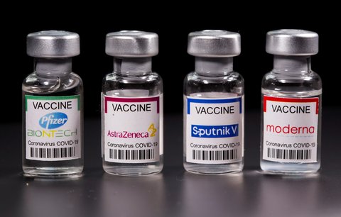 První dávka AstraZeneca a druhá Pfizer? Vědci vidí naději v míchání vakcín proti covidu