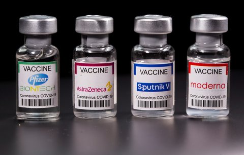 První dávka AstraZeneca a druhá Pfizer? Vědci vidí naději v míchání vakcín proti covidu