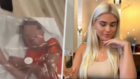 Influencerka Anna Saparina snažící se zavakuovat syna
