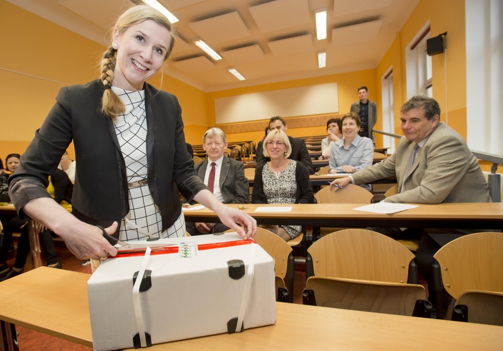 Ministryně školství Kateřina Valachová (ČSSD) odstartovala jednotné přijímací zkoušky na střední školy.