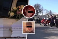 Lidé se loučili s Eliškou a Lukášem: Bílé rakve a chlapi v slzách