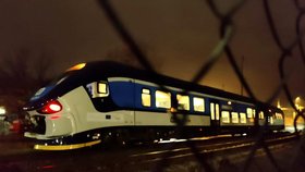 Vlak ve Valašském Meziříčí srazil dvě nezletilé osoby.