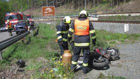 Srážka osobního auta s motorkou u Valašského Meziříčí