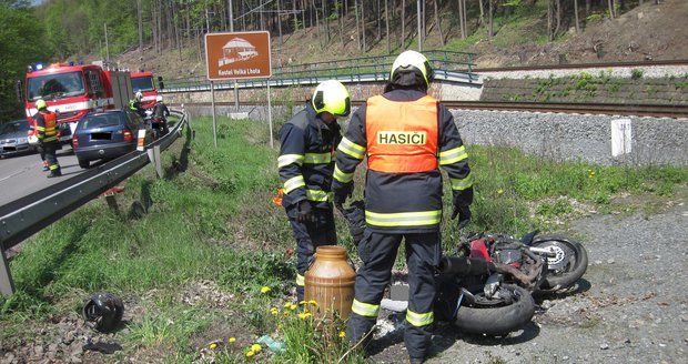 Motorkář vlétl na Ostravsku do svodidel: Nehodu nepřežil