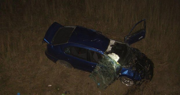 Mladý řidič (†23) vyletěl s autem ze silnice, na místě byl mrtvý