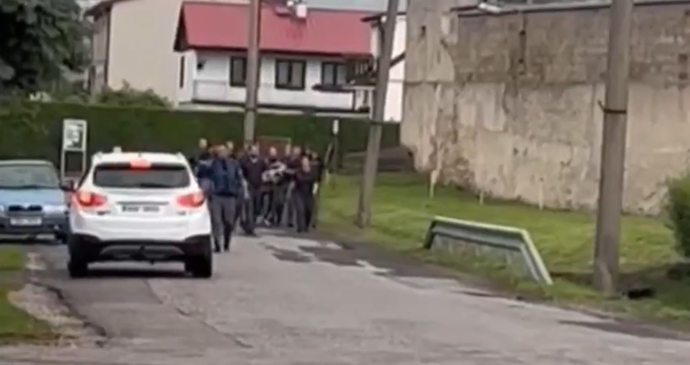 Vězeň se pokusil utéct z přísně střežené basy ve Valdicích: Překonal plot a zeď!