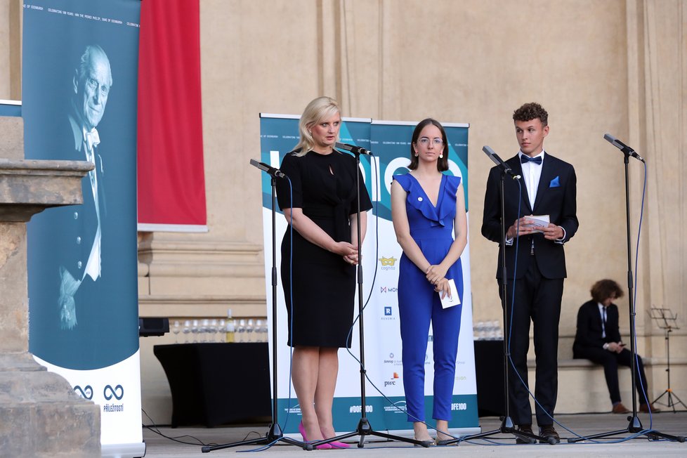 Při příležitosti oslav nedožitých 100. narozenin prince Philipa a připomínky jeho odkazu v podobě programu, který založil, vystoupila ve Valdštejnské zahradě i středočeská hejtmanka Petra Pecková.