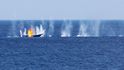 Válečná plavidla hlídkují v oblasti poblíž somálských břehů od roku 2008 s úkolem chránit proplouvající obchodní lodě, které jsou cílem pirátů.