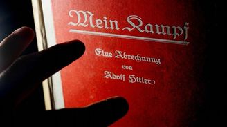 Adolf Hitler spisovatelem. Před 95 lety poprvé vyšel nacistický manifest Mein Kampf