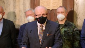 Ministr zdravotnictví Vlastimil Válek (TOP09) na tiskové konferenci k představení Národního institutu pro zvládaní pandemie (NIZP) (6.1.2022)