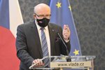 Ministr zdravotnictví Vlastimil Válek na tiskové konferenci po schůzi vlády v Praze (23. 2. 2022)