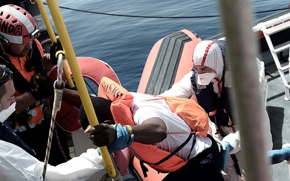 Do Valencie dorazila první loď s migranty, jež odmítla Itálie (ilustrační foto)