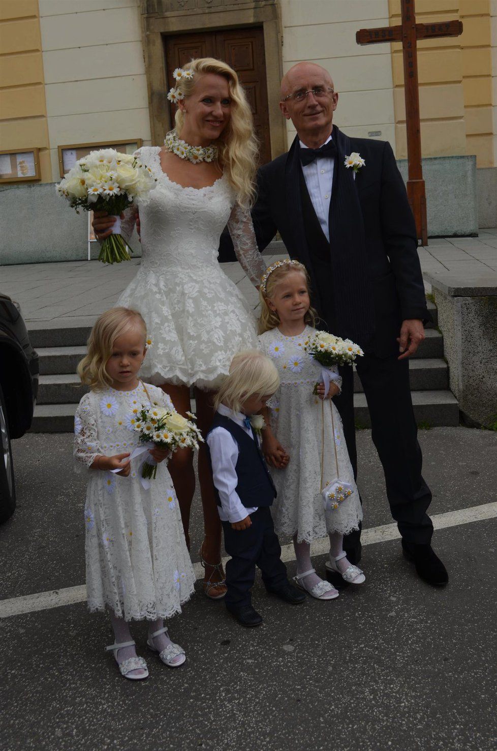 Senátor Ivo Valenta (59) si v kostele sv. Filipa a Jakuba ve Zlíně vzal za manželku dlouholetou přítelkyni Alenu (39).