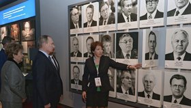 Ruský prezident Vladimir Putin a vpravo Jelcinova dcera Taťjana Borisovna Jumaševa