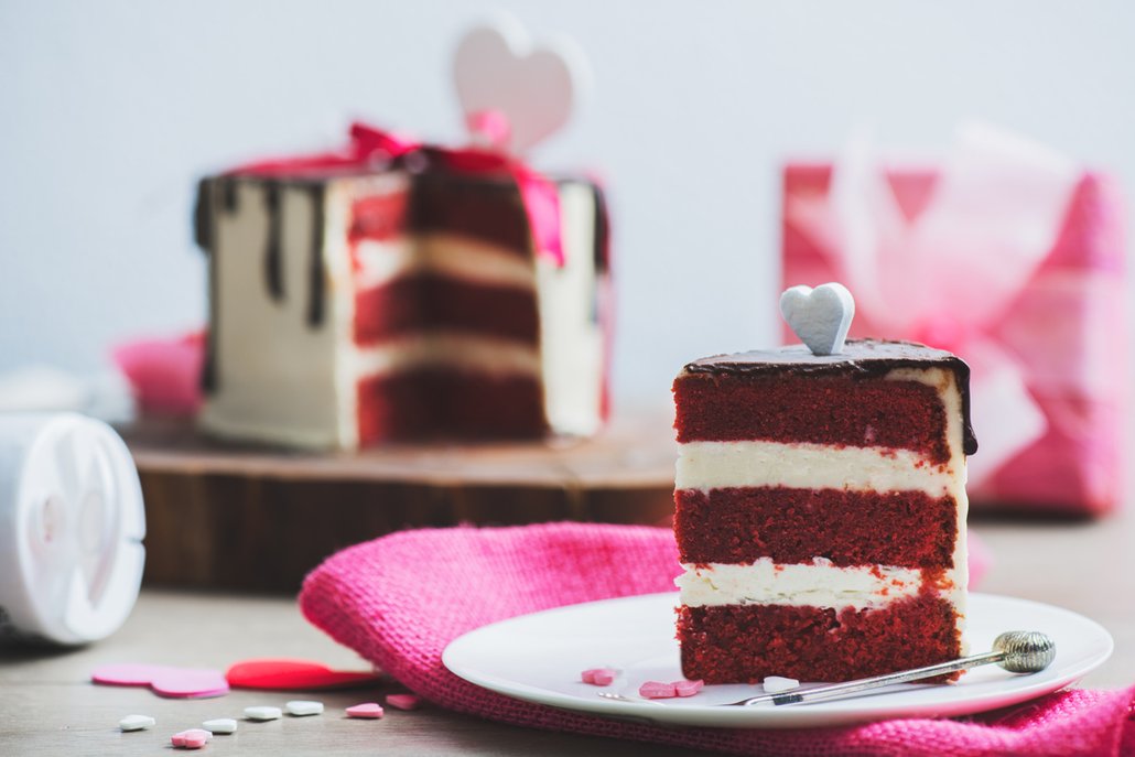 S red velvet cake zazáříte. Korpus je typický pro svou červenou barvu.