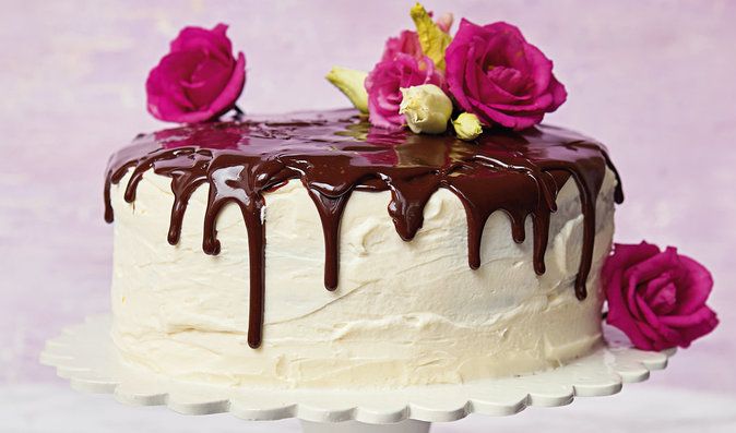 Sladký korpus mramorového dortu s čokoládovou polevou pak perfektně osvěží krém z mascarpone a krémového sýra