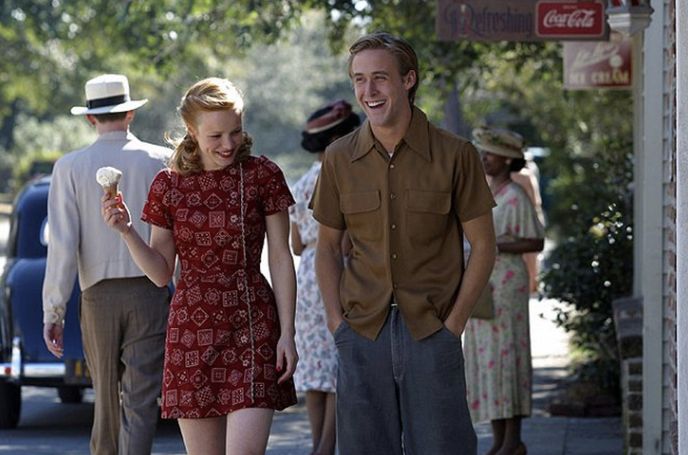 Rachel McAdams a Ryan Gosling v Zápisníku jedné lásky, nejklasičtějším z romantických filmů.