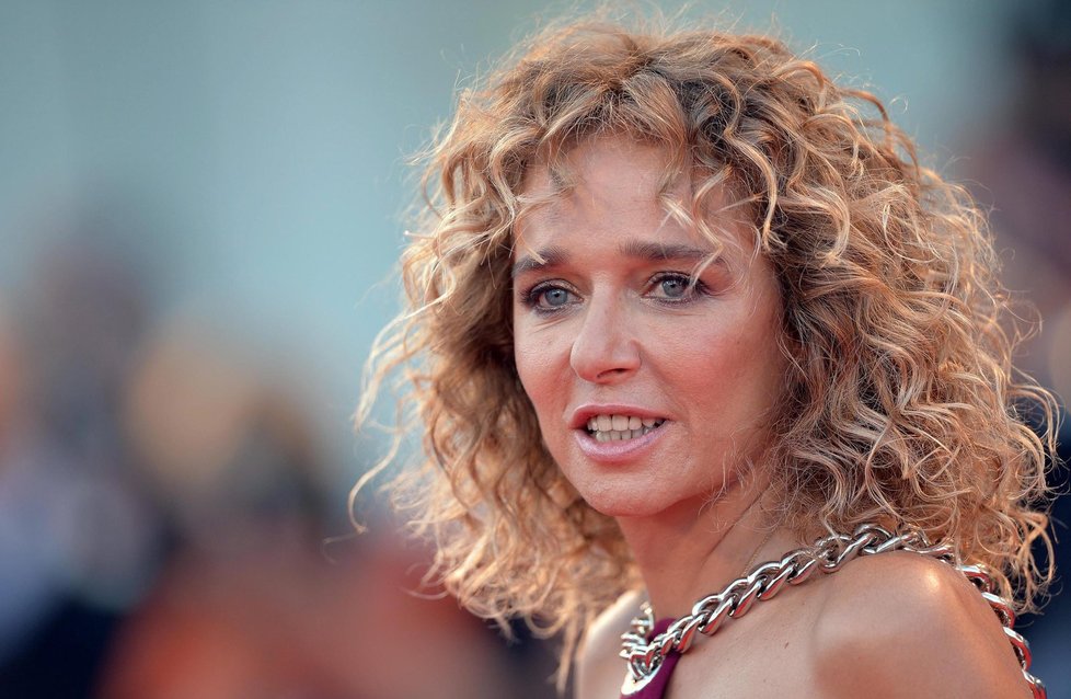 Krásná Valeria Golino.