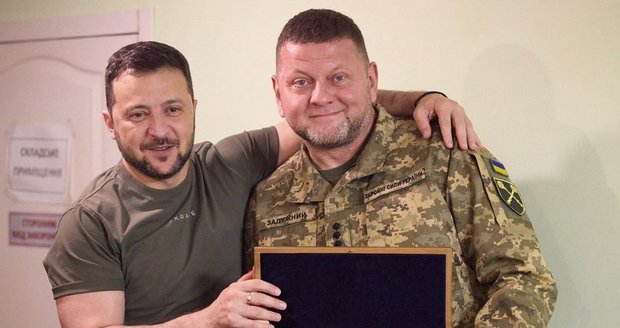Velký třesk v ukrajinské armádě. Náčelník generálního štábu Zalužnyj skončil