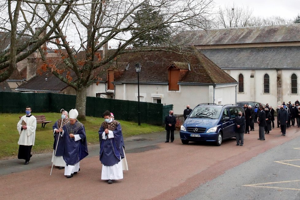 Valéry Giscard d&#39;Estaing měl skromný pohřeb, jak si sám přál.